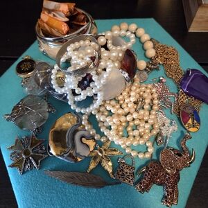 Classic Pearl Bead Necklace - Cream Pearl Style